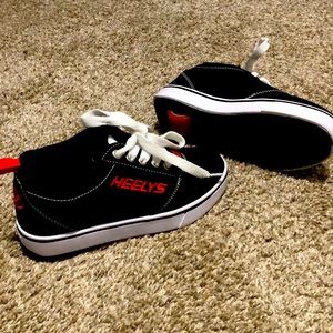 Heely’s rollar sneaker. Like new, only worn in the house a couple times. So fun!
